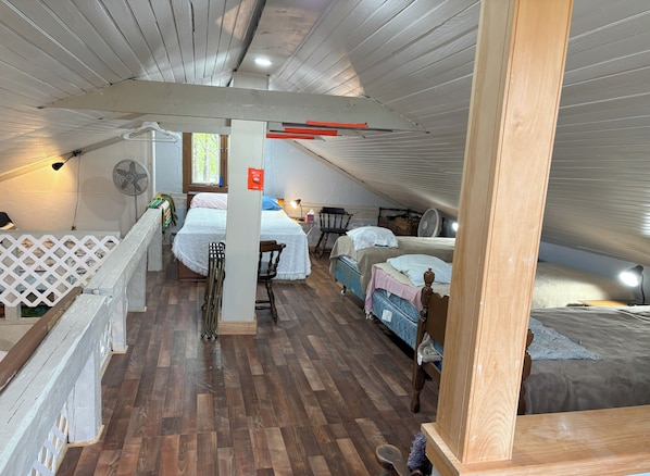 5 habitaciones, tabla de planchar con plancha y wifi gratis 