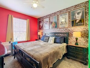 3 chambres, bureau, fer et planche à repasser, lit parapluie