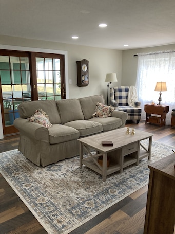 Smart TV, DVD player, books, video library. Rustic and private farmhouse close to Lackawanna State Park, near Elk Mtn Ski