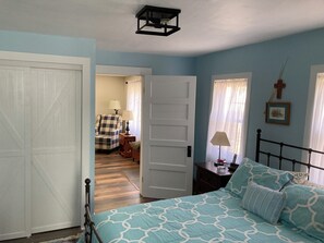 3 quartos, ferros/tábuas de passar roupa, Wi-Fi, roupa de cama