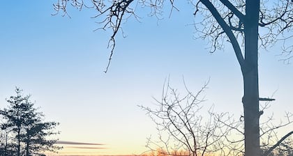 OMG Modern Country House wrap around deck beautiful sunrise walk to zoom flume.