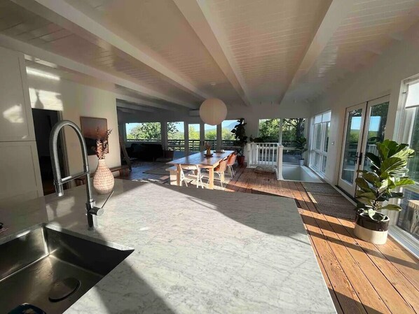 Interior - OMG Modern Country House wrap around deck beautiful sunrise walk to zoom flume. (East Durham)