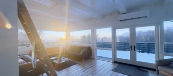  OMG Modern Country House wrap around deck beautiful sunrise walk to zoom flume.