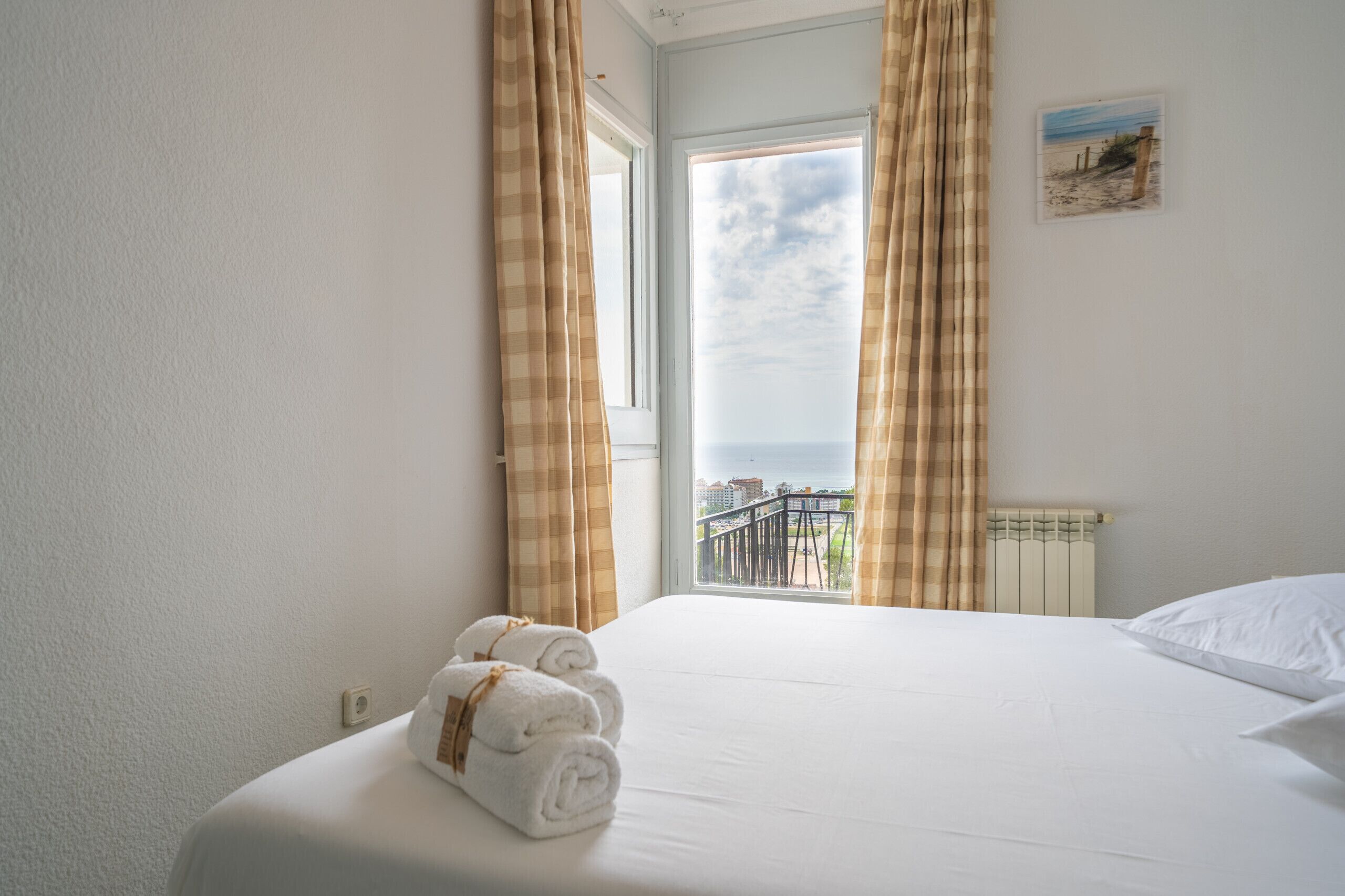 3 slaapkamers, een strijkplank/strijkijzer, gratis wifi, beddengoed