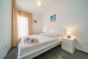 3 slaapkamers, een strijkplank/strijkijzer, gratis wifi, beddengoed