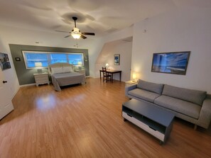 7 Schlafzimmer, Schreibtisch, WLAN