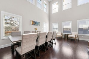 8 bedrooms, desk, iron/ironing board, Internet - Twin Homes - 8 Bedroom Retreat In Central ATL (Atlanta)