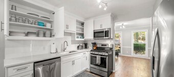 Beautiful Large Newly Renovated 5 Bedroom House