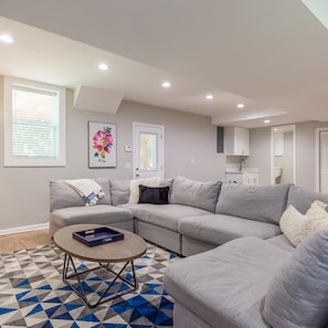 5 bedrooms, Internet - Beautiful Large Newly Renovated 5 Bedroom House (Marietta)