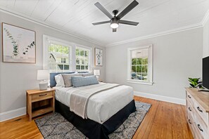 Casa | 3 habitaciones, escritorio, tabla de planchar con plancha y internet 