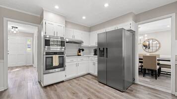 House | 4 bilik tidur, seterika/papan seterika, Internet