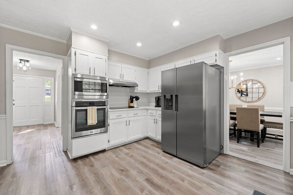 4 bedrooms, iron/ironing board, Internet