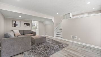 House | 4 bilik tidur, seterika/papan seterika, Internet