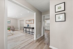 4 bedrooms, iron/ironing board, Internet