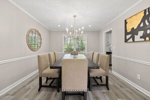 House | 4 bedrooms, iron/ironing board, Internet - Beautiful Newly-renovated Home in Indian Hills (Marietta)