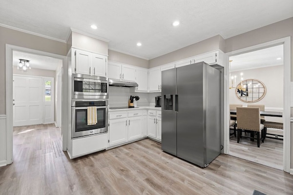 House | 4 bedrooms, iron/ironing board, Internet