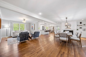Interior - Beautiful and Quiet Newly Renovated 4 Bedroom Retreat (Atlanta)