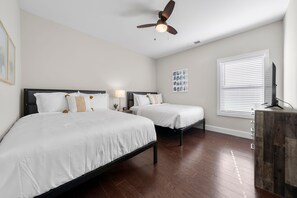 House | 4 bedrooms, iron/ironing board, Internet - New Luxury Family Friendly Home Centrally Located (Atlanta)