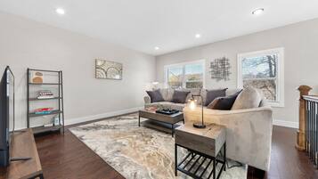 House | 4 bedrooms, iron/ironing board, Internet