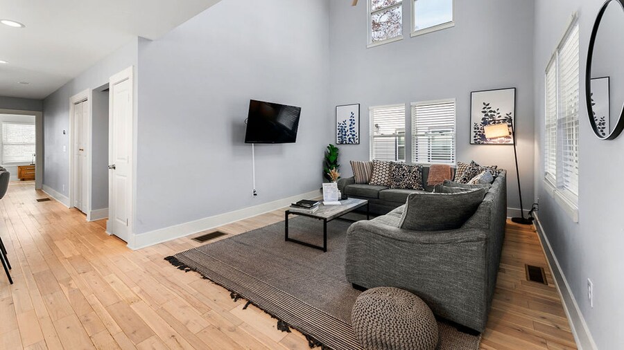 City Oasis With Hot Tub Group-friendly