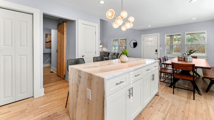 City Oasis With Hot Tub Group-friendly