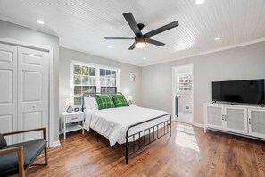 House | 1 bedroom, iron/ironing board, Internet - Private 1BR Cottage In Downtown Historic Norcross (Norcross)