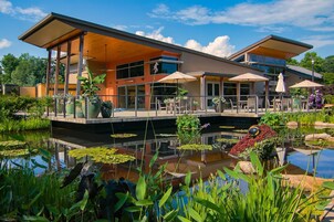 House | 6 bedrooms, desk, iron/ironing board, high-speed internet