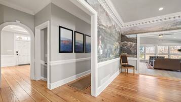 Rumah | 6 kamar tidur, meja kerja, setrika/meja setrika, dan internet