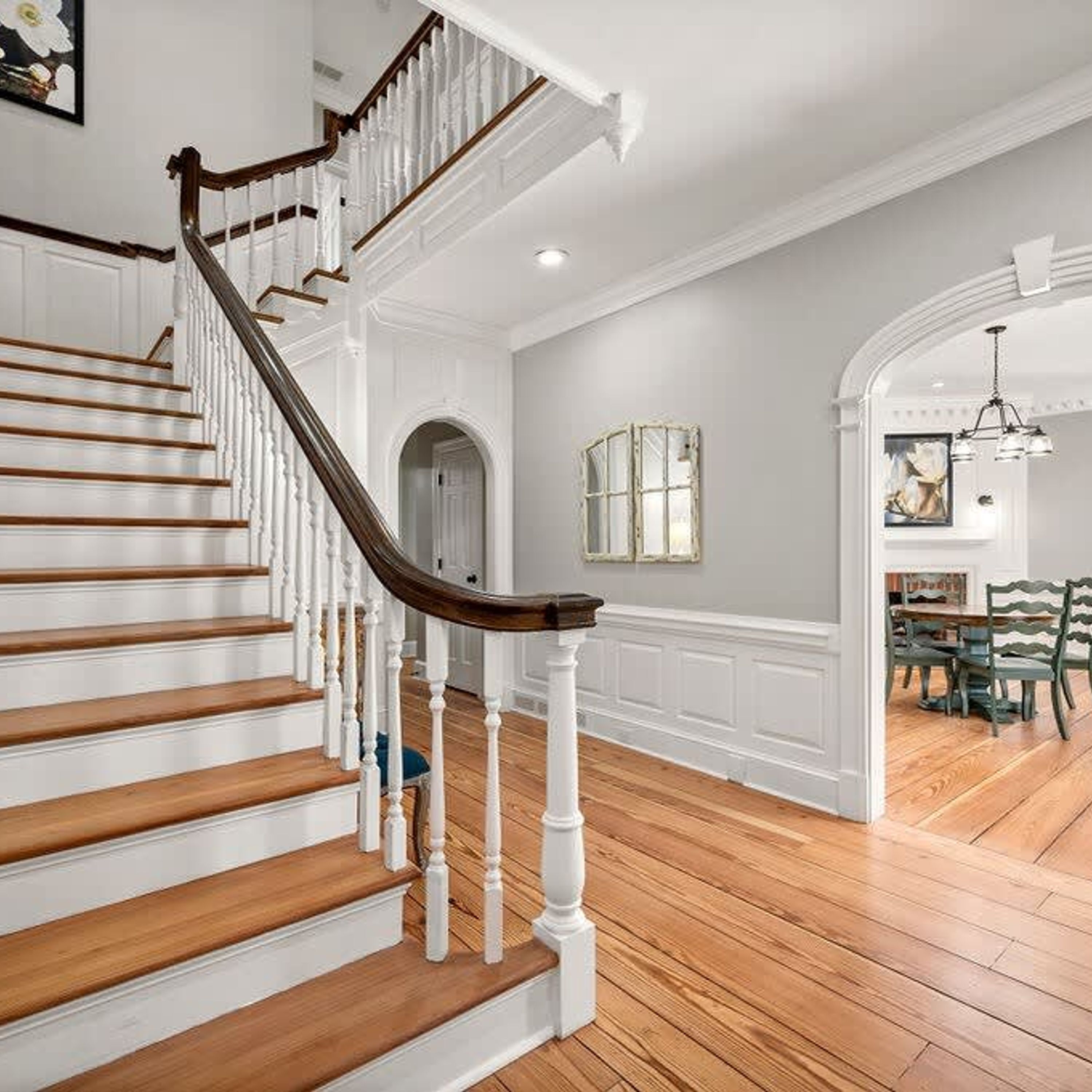 Nhà | 6 phòng ngủ, bàn, bàn ủi/dụng cụ ủi quần áo 