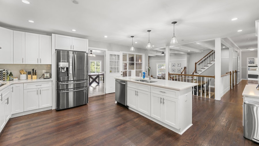 Mansion With Private Pool Bsktball Tennis Courts