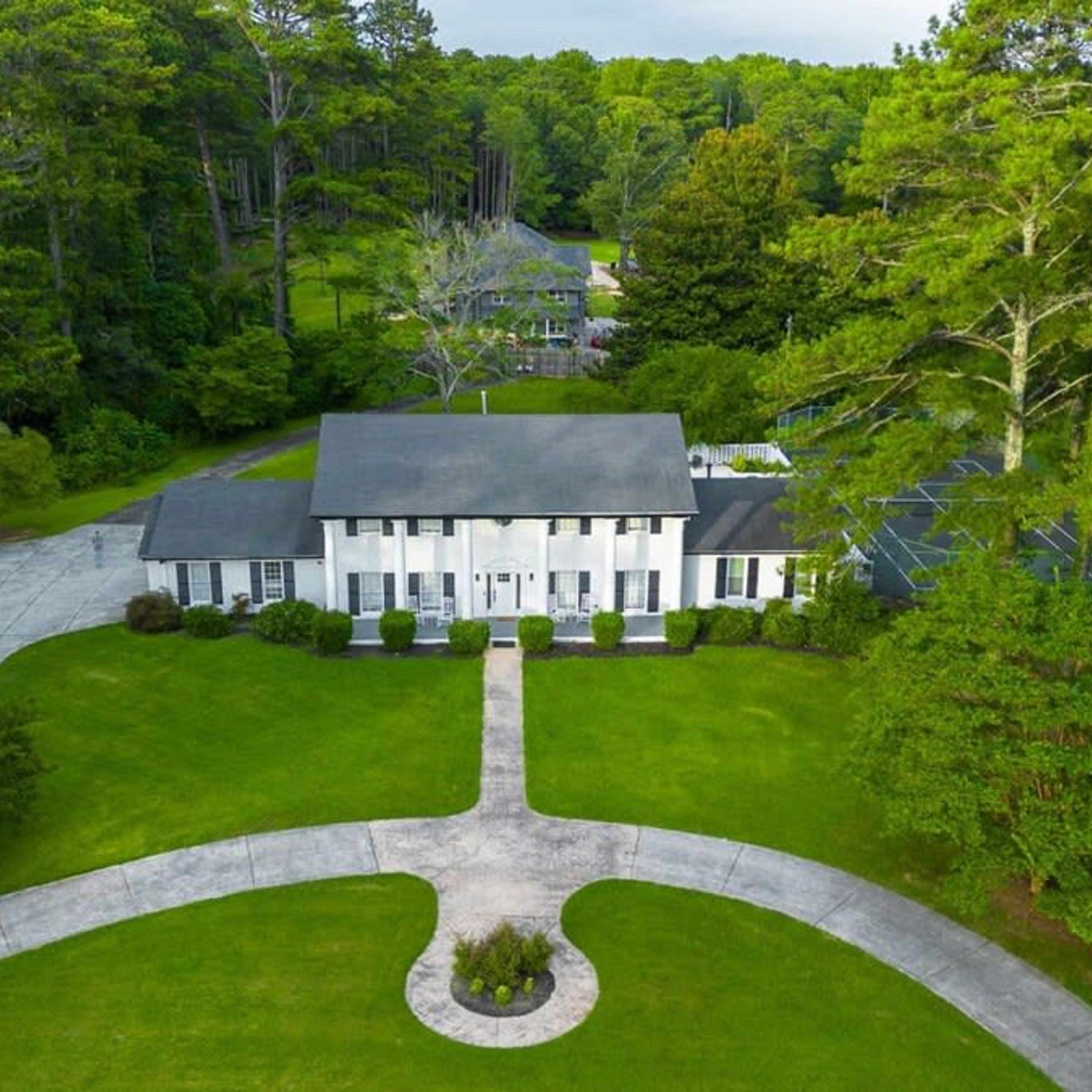 House | 5 bedrooms, iron/ironing board, Internet