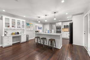 House | 5 bedrooms, iron/ironing board, Internet