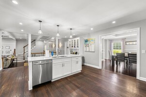 House | Private kitchen | Fridge, stovetop, electric kettle