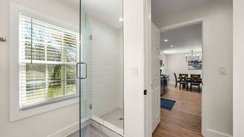 House | 3 bedrooms, iron/ironing board, Internet