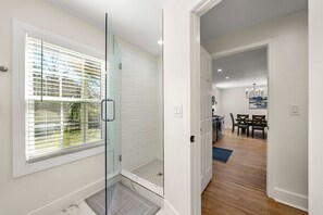 3 chambres, fer et planche à repasser, Internet