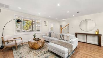 House | 3 bedrooms, iron/ironing board, Internet