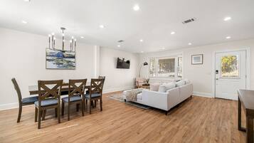 House | 3 bedrooms, iron/ironing board, Internet