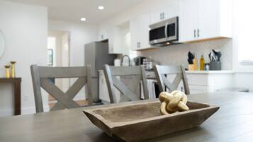 House | 3 bedrooms, iron/ironing board, Internet