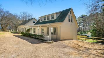 House | 3 bedrooms, iron/ironing board, Internet