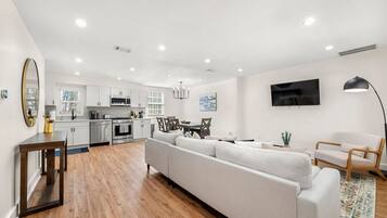 House | 3 bilik tidur, seterika/papan seterika, Internet