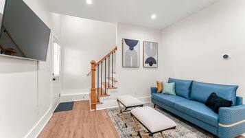 House | 3 bedrooms, iron/ironing board, Internet