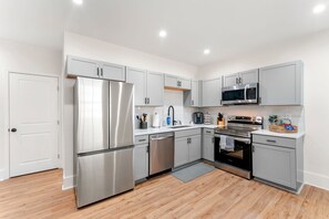 House | 3 bedrooms, iron/ironing board, Internet - Peaceful Modern Historic Norcross Home (Norcross)