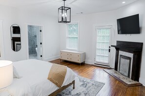 5 bedrooms, iron/ironing board, Internet - Beautiful Home Located In Historic Norcross (Norcross)