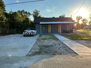 Exterior - Cozy ,stylish home duplex !  (Orange)
