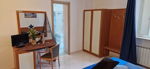 Minibar, in-room safe, desk, blackout curtains - B&B La Marina (San Vito Chietino)