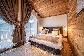 4 quartos, ferros/tábuas de passar roupa, acesso à internet