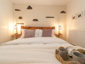 1 bedroom, individually decorated, individually furnished, free WiFi - The Wonky Burrow (Windermere)