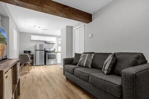 Smart TV - Cozy 1/1 Guest Home Retreat (Orlando)