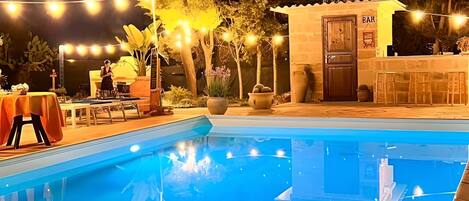 Piscine extérieure (ouverte en saison)