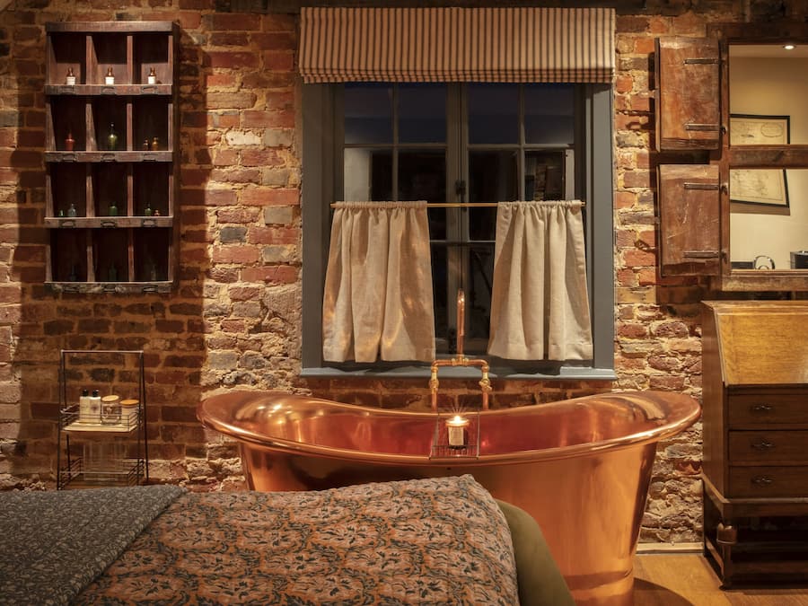 Hypo-allergenic bedding, free WiFi